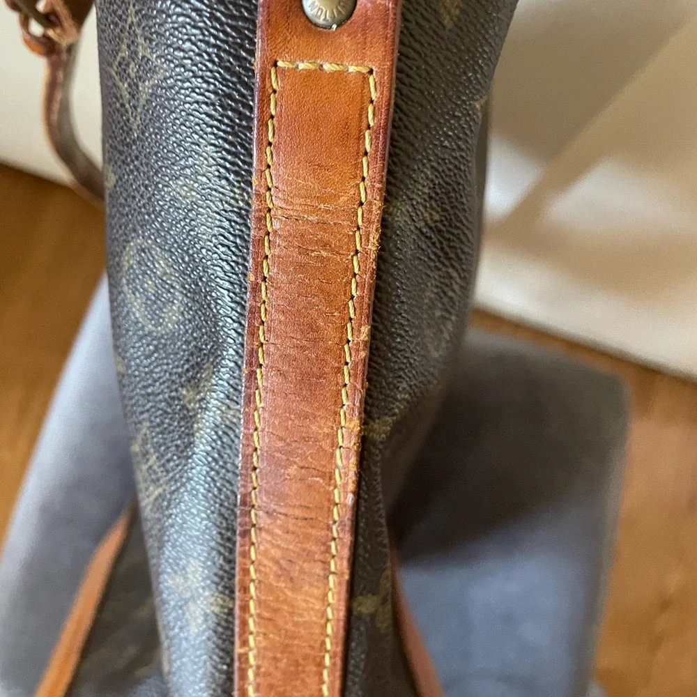 Louis Vuitton GM Brown Leather Monogram Bag - Picture 2 of 7